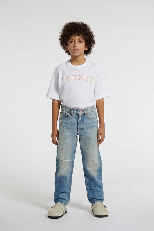 129AE17E49E37BFF863917840F0ED455_ Jeans diesel
