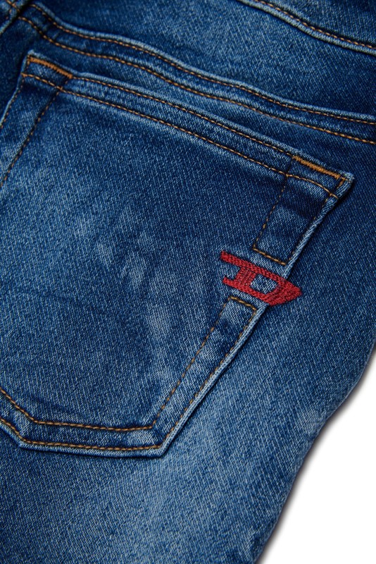 5B09E68A9C50B9C2F2EF792E5D5C6072_ Jeans diesel
