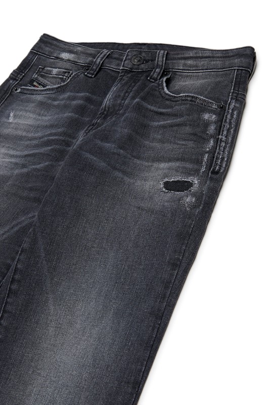 98DC2577094A371EF26A8AB2F9AC0316_ Jeans diesel