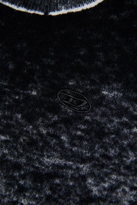 A50560F3F30332D617A03D6E621E72DC_ Maglia diesel